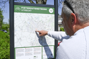 Route bekijken op informatiepaneel fietsnetwerk